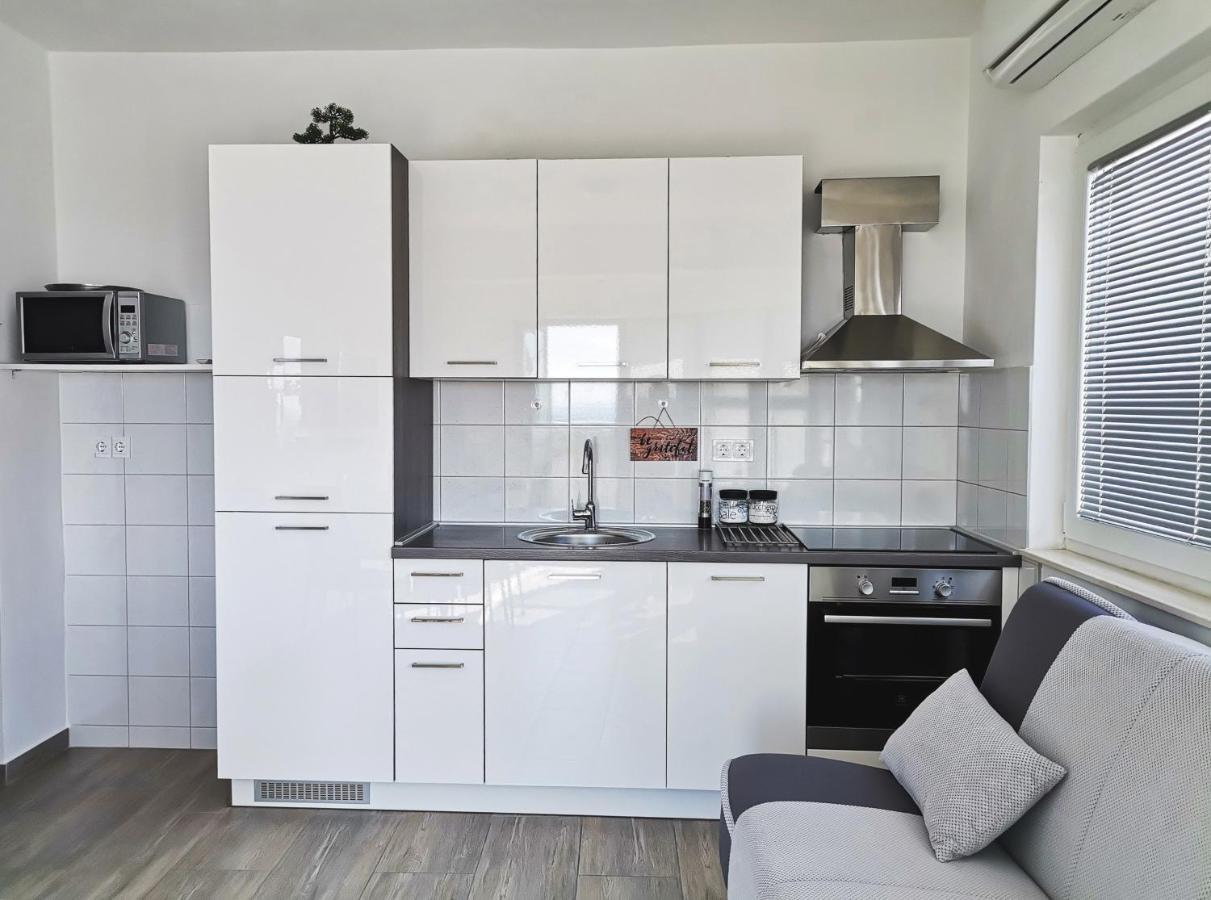 Apartmani Radic พรีมอชเตน ภายนอก รูปภาพ