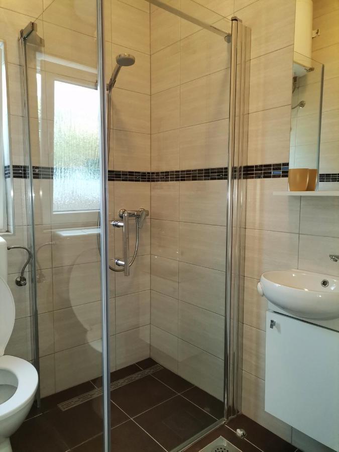 Apartmani Radic พรีมอชเตน ภายนอก รูปภาพ