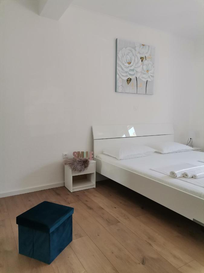Apartmani Radic พรีมอชเตน ภายนอก รูปภาพ