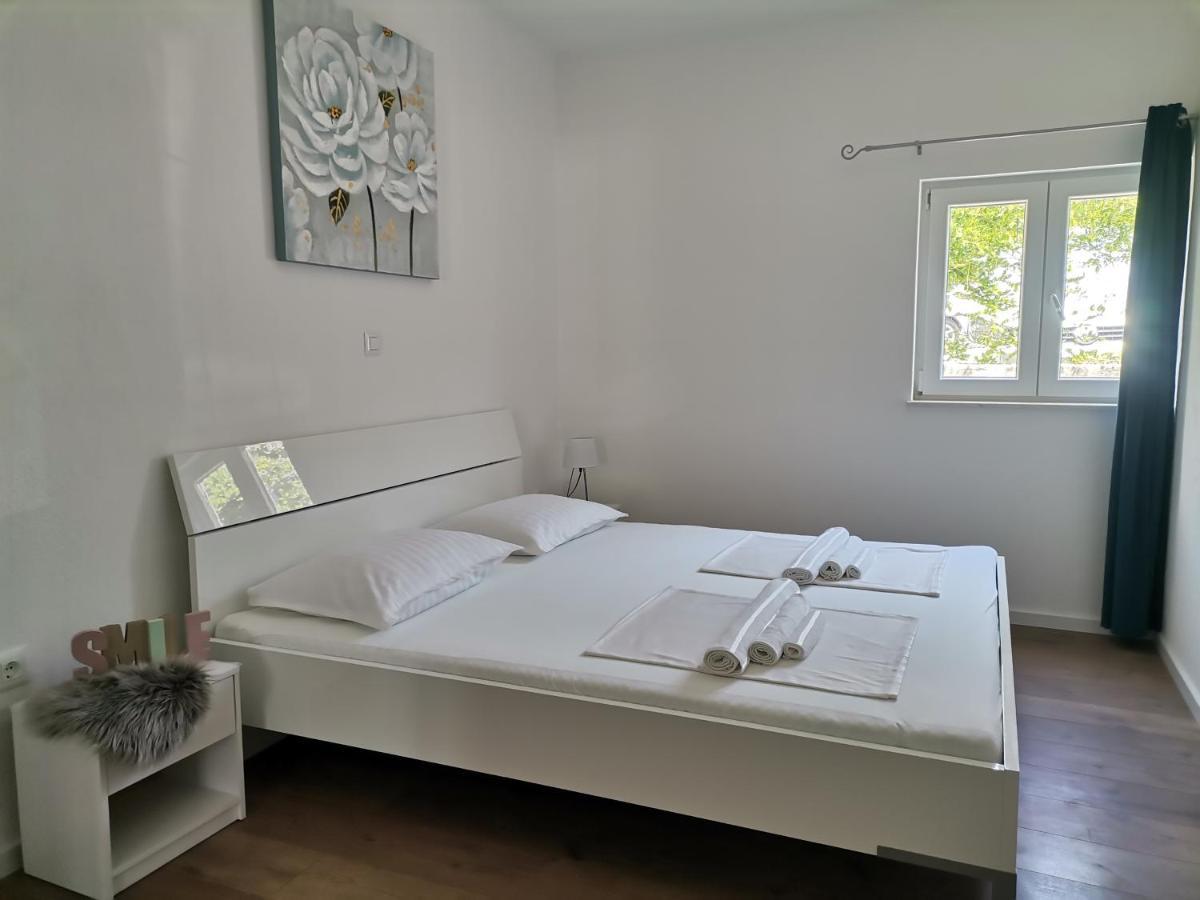 Apartmani Radic พรีมอชเตน ภายนอก รูปภาพ