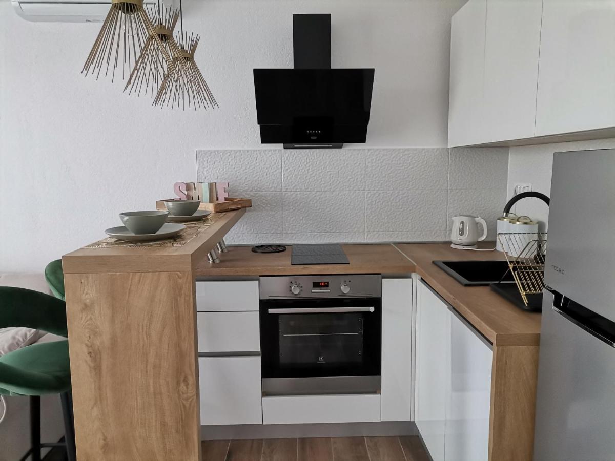 Apartmani Radic พรีมอชเตน ภายนอก รูปภาพ
